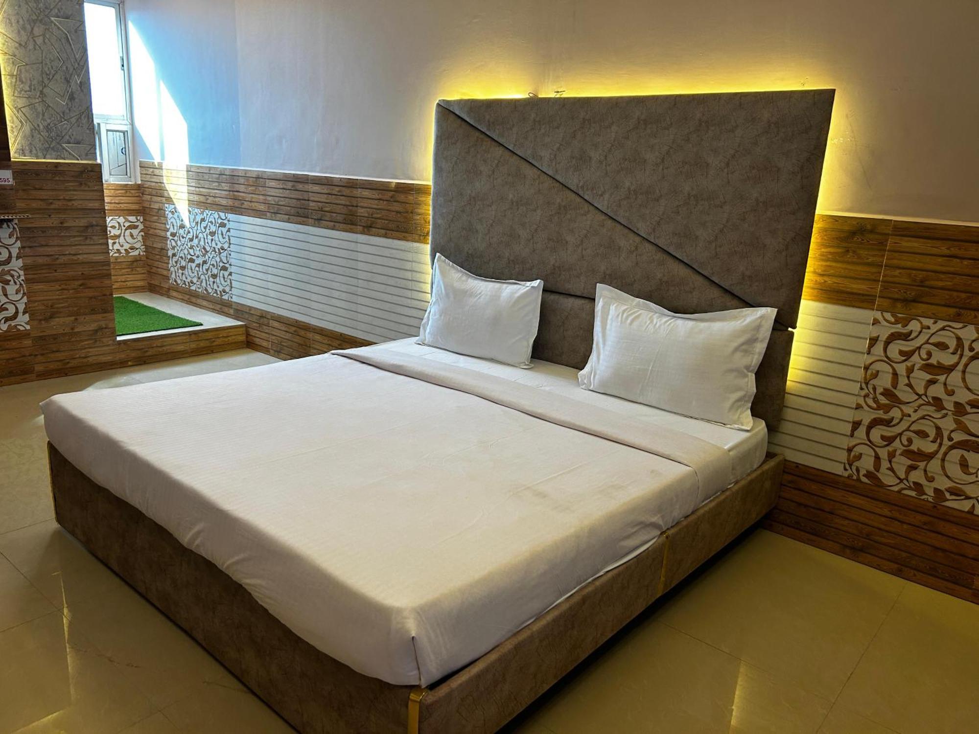 Hotels7Apple Mahoba Экстерьер фото