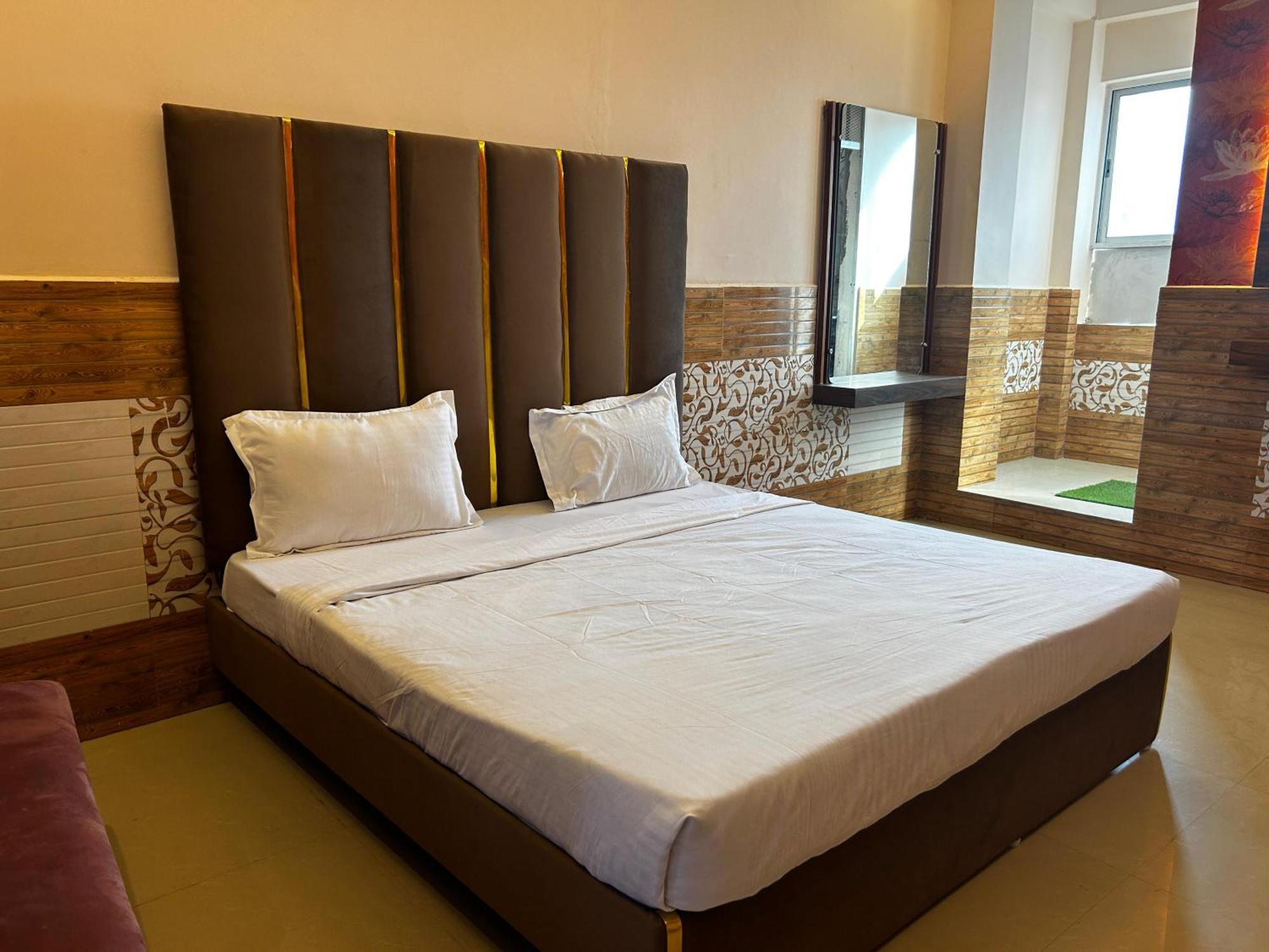 Hotels7Apple Mahoba Экстерьер фото