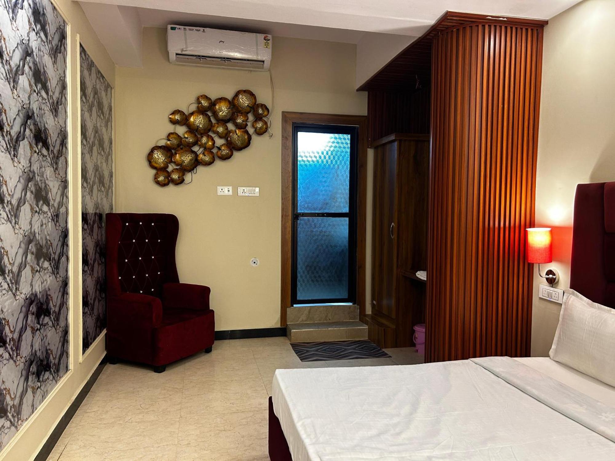 Hotels7Apple Mahoba Экстерьер фото