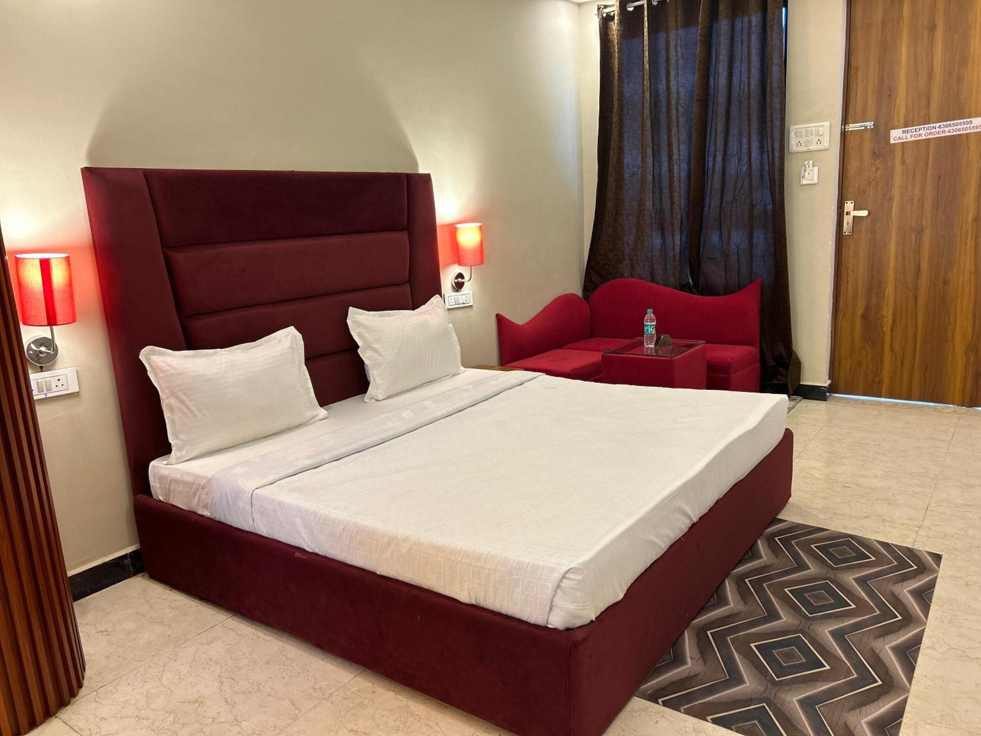 Hotels7Apple Mahoba Экстерьер фото